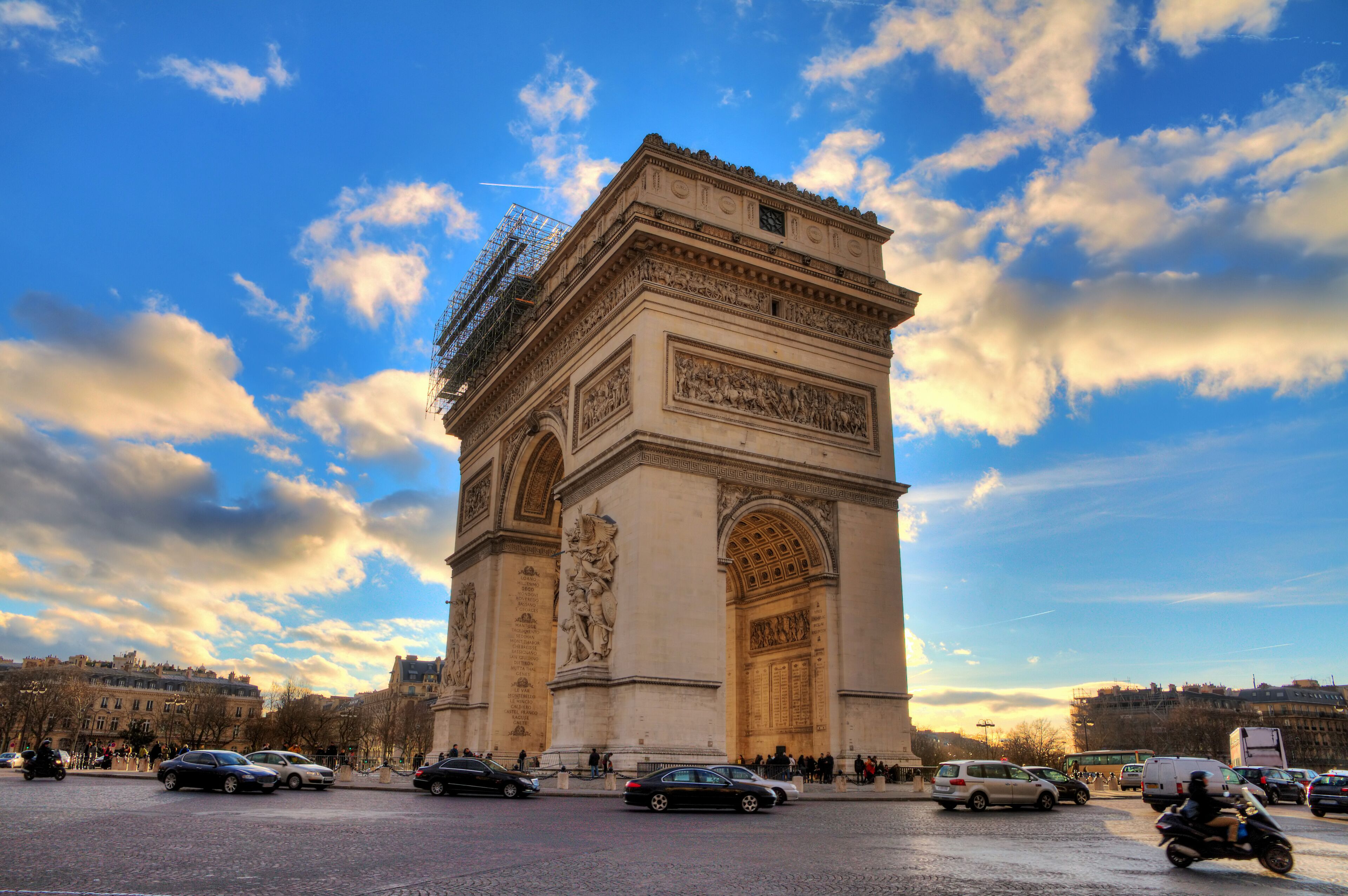 La France : une puissance mondiale face à ses propres contradictions