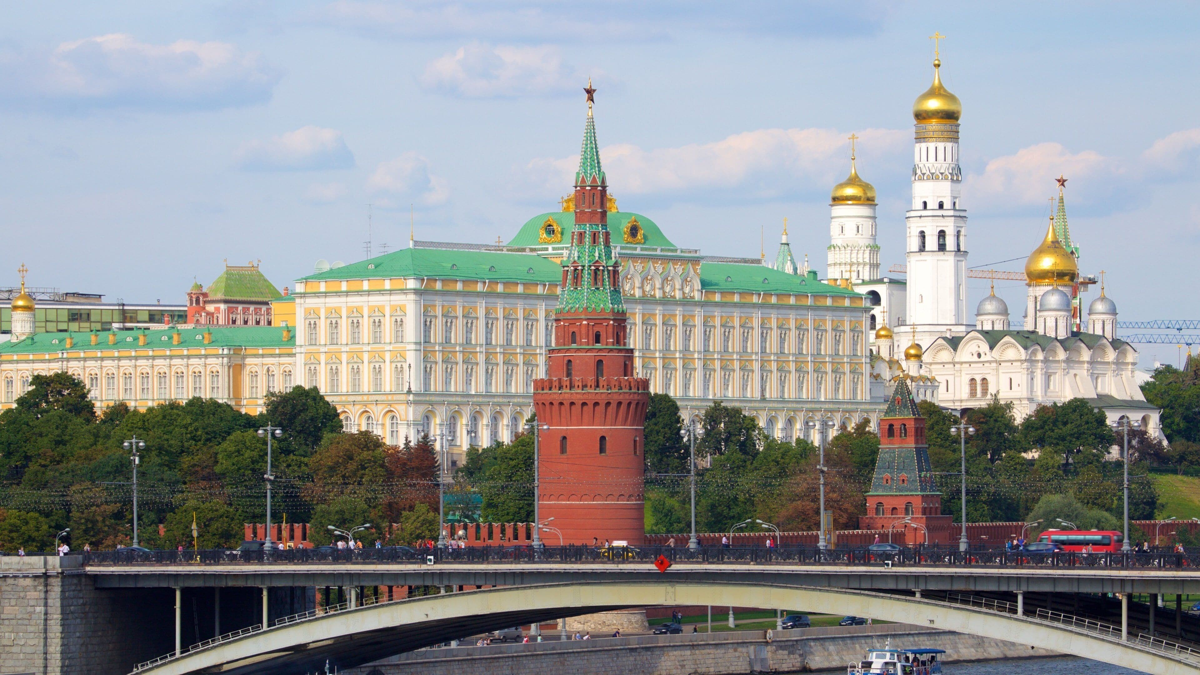 Russia: Between Imperial Legacy, Strategic Power and the Challenges of the Twenty-First Century