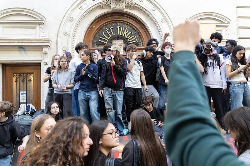 France : une génération entre dans la rue